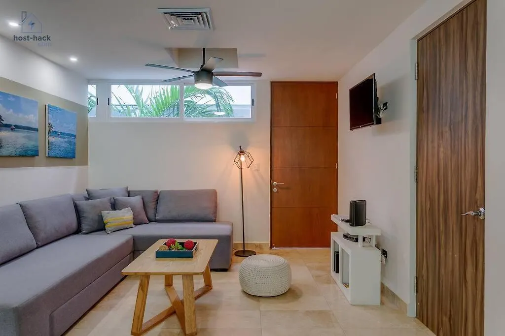 Danzamar 4, 5 Blocks Away From Playa Pelicanos Playa del Carmen Mexico